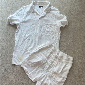 Pre-worn! Men’s white set! Size Small 🤍